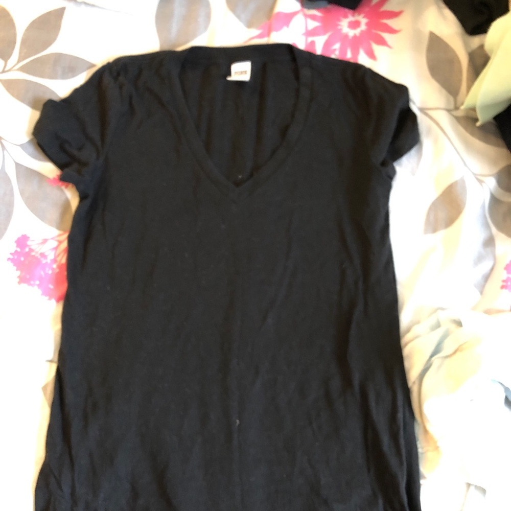 Black PINK v-neck